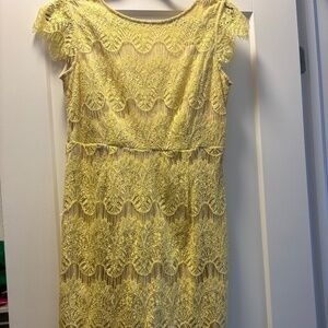 Yellow lace dress size M never worn